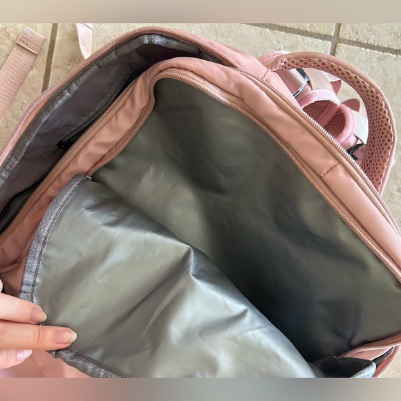 Amazon travel backpack - Picture 9 of 12